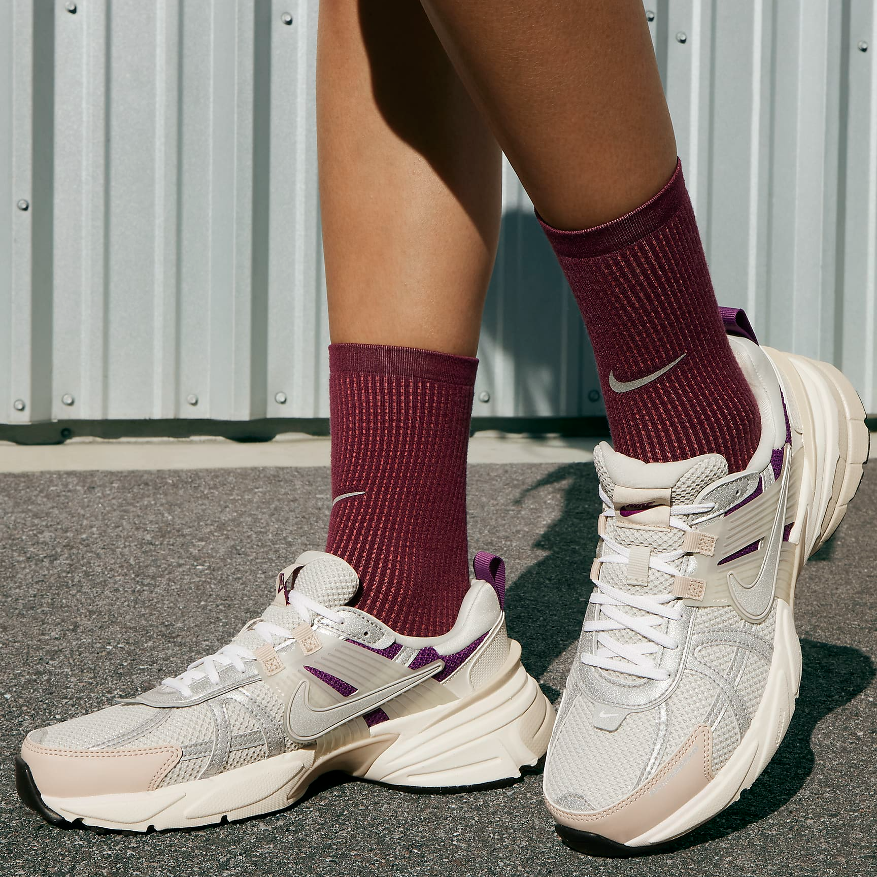 Giay Nike V2K Run Premium 'Light Bone Viotech' HF4305-072