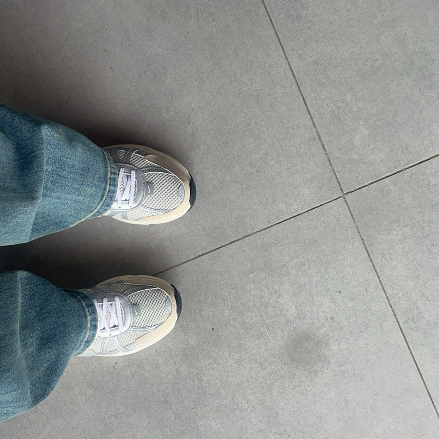 Giay Nike V2K Run Premium 'Light Bone Viotech' HF4305-072