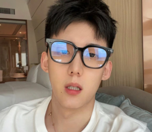 Kinh Gentle Monster South Side N 01 'Black'