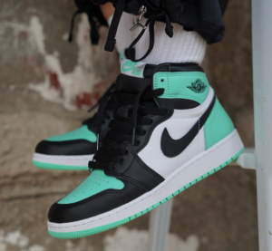Giay Nike Air Jordan 1 Retro High 'Green' FD1437-130