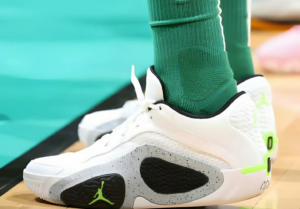 Giay Nike Air Jordan Tatum 2 'Neon' FJ6457-100