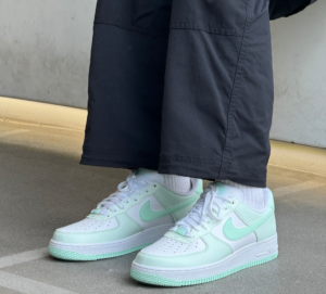 Giay Nike Air Force 1 'Barely Green Mint Foam' FZ4123-394