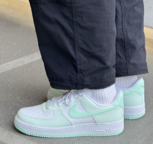 Giay Nike Air Force 1 'Barely Green Mint Foam' FZ4123-394