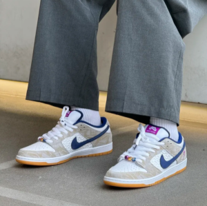 Giay Nike Dunk Low SB x Rayssa Leal 'White Blue'  FZ5251-001