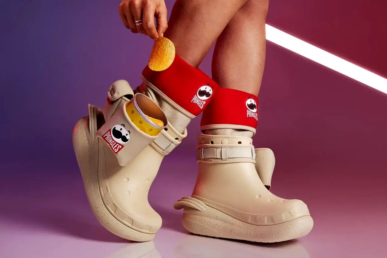 Giay Crocs Classic Crush Boot x Pringles 'Cream Red' 209691-2Y3