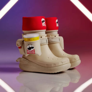Giay Crocs Classic Crush Boot x Pringles 'Cream Red' 209691-2Y3