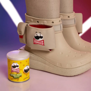 Giay Crocs Classic Crush Boot x Pringles 'Cream Red' 209691-2Y3