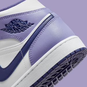 Giay Nike Air Jordan 1 Mid GS 'Purple Toe' DQ8423-515