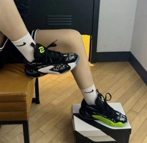 Giay Nike Air Jordan Luka 2 'Black Volt' DX8733-017