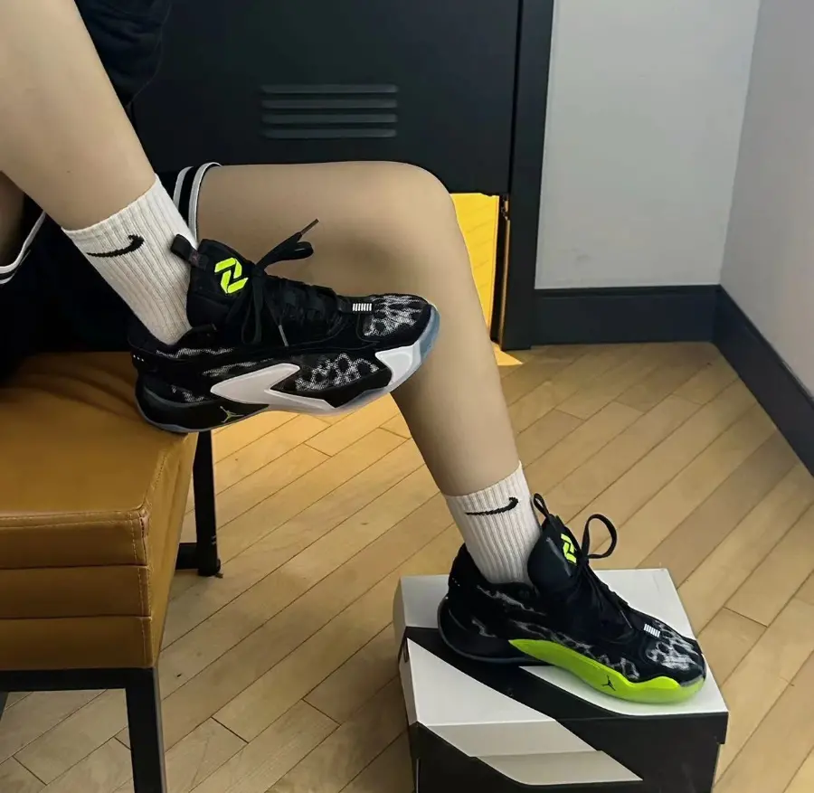 Giay Nike Air Jordan Luka 2 'Black Volt' DX8733-017