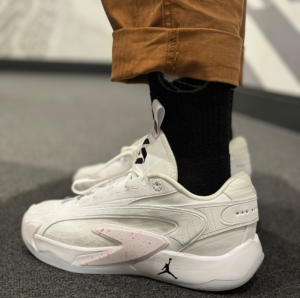 Giay Nike Air Jordan Luka 2 'White Hyper Pink' DZ3498-106