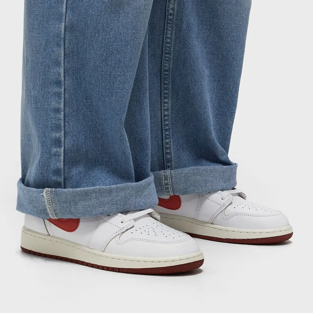 Giay Nike Air Jordan 1 Mid SE GS 'White Dune Red' FJ3464-160