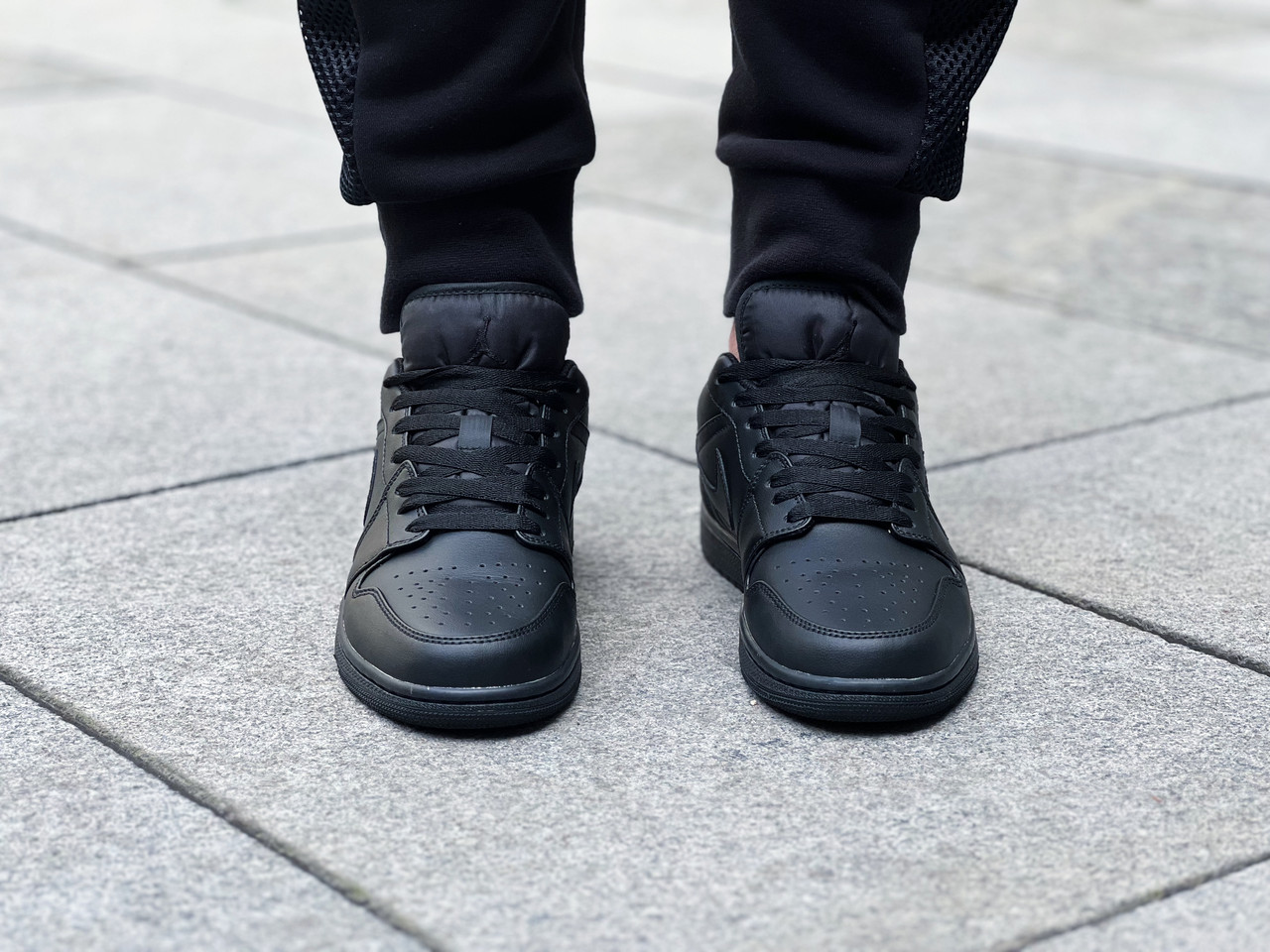 Giay Nike Air Jordan 1 Low 2022 'Triple Black' 553558-093