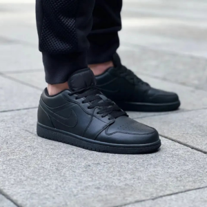 Giay Nike Air Jordan 1 Low 2022 'Triple Black' 553558-093