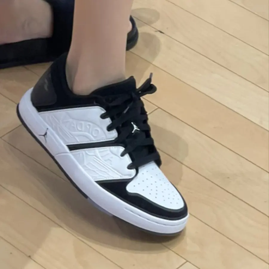 Giay Nike Air Jordan NU Retro 1 Low GS 'White Black' FB4412-100