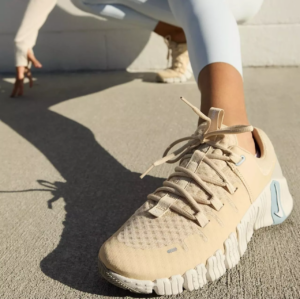 Giay Nike Free Metcon 5 'Sanddrift' DV3950-105