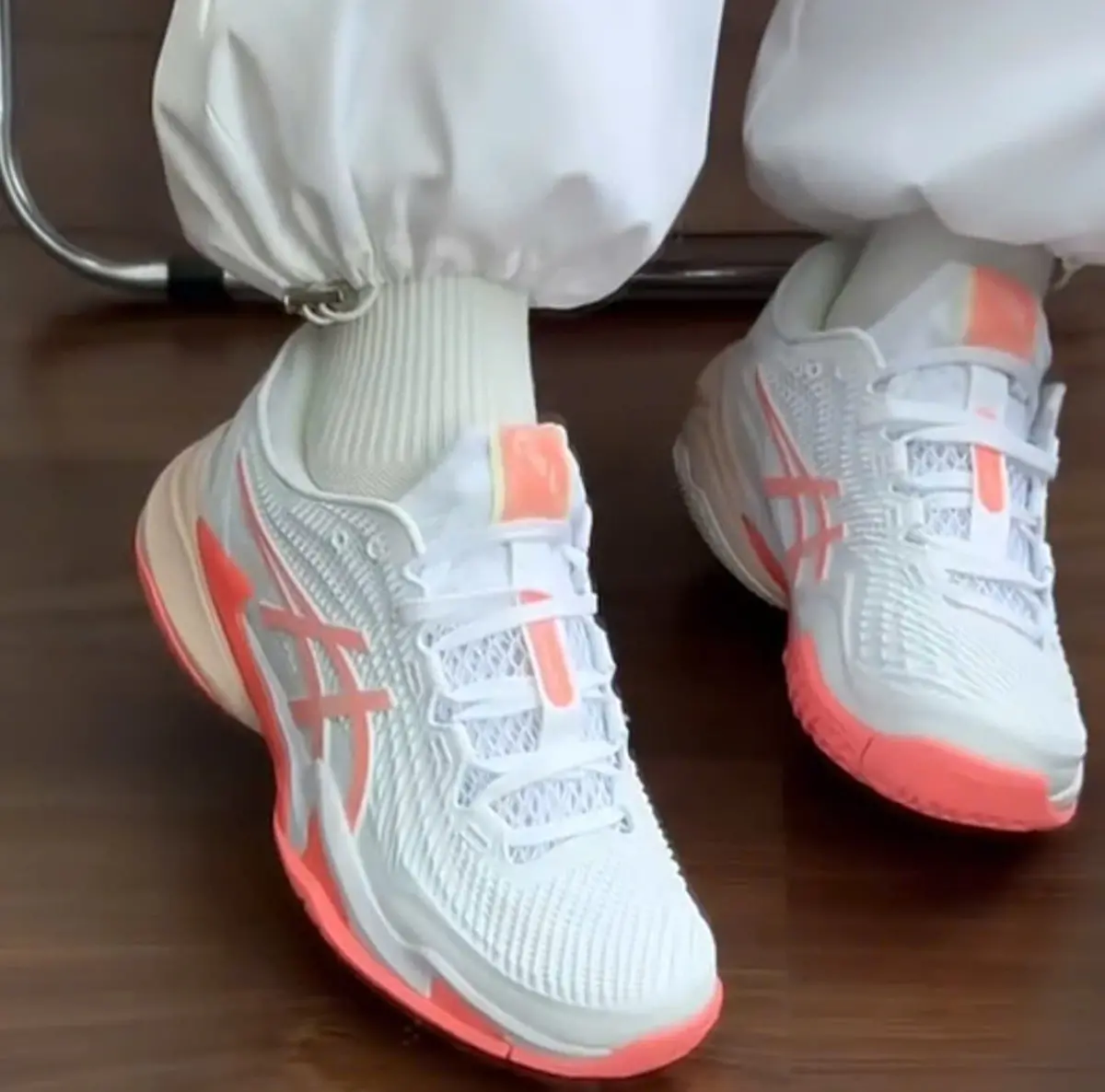 Alternative view of Giày Asics Court FF 3 'Sun Coral' 1042A220-103