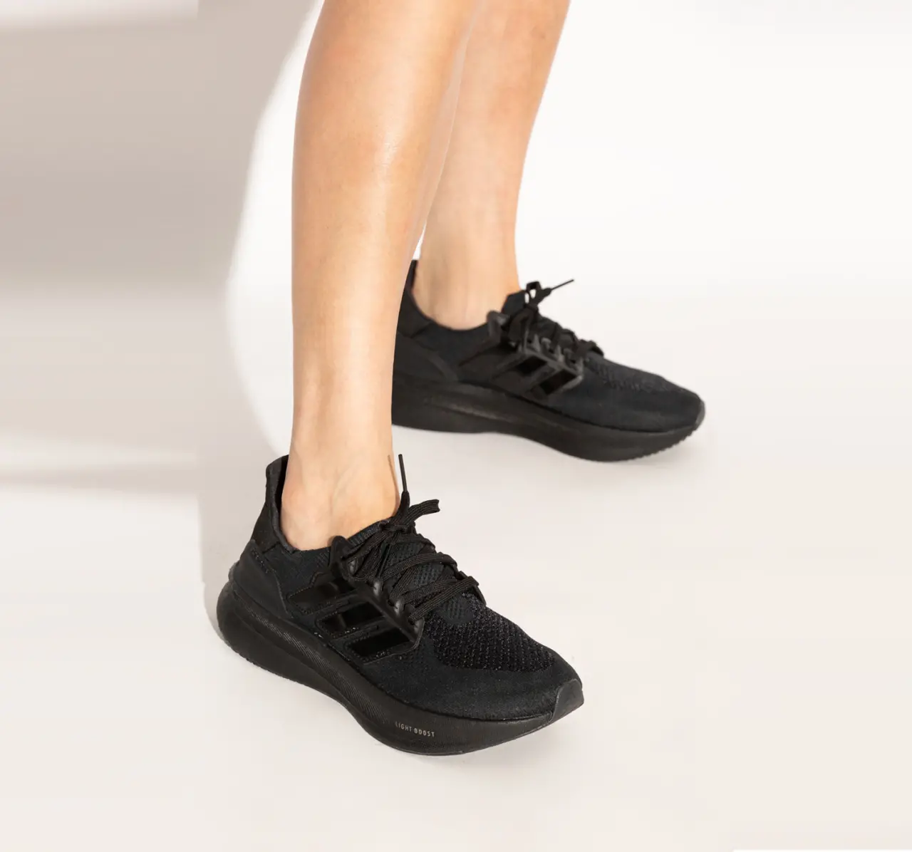Alternative view of Giày Adidas UltraBoost 5 'Triple Black' ID8812