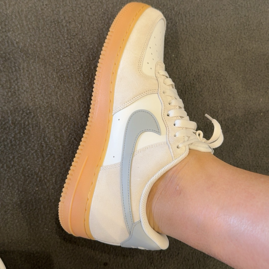 Giay Nike Air Force 1 '07 LV8 'Light Smoke Gum' FQ8714-002