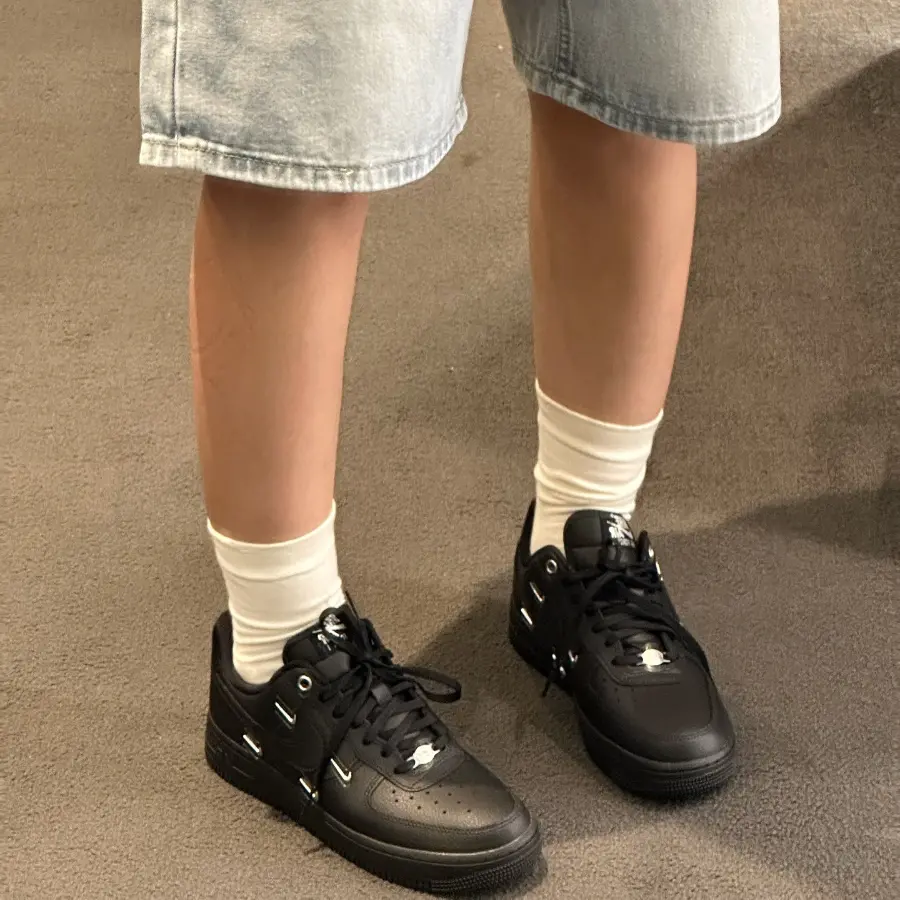 Giay Nike Air Force 1 Low 'Black Silver Mini Swoosh' HQ1180-001