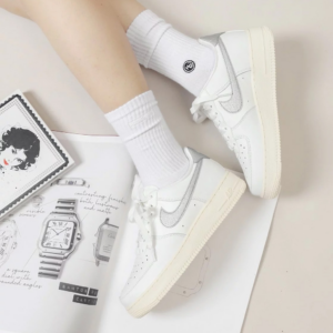 Giay Nike Air Force 1 Low 'Silver Swoosh' DQ7569-100