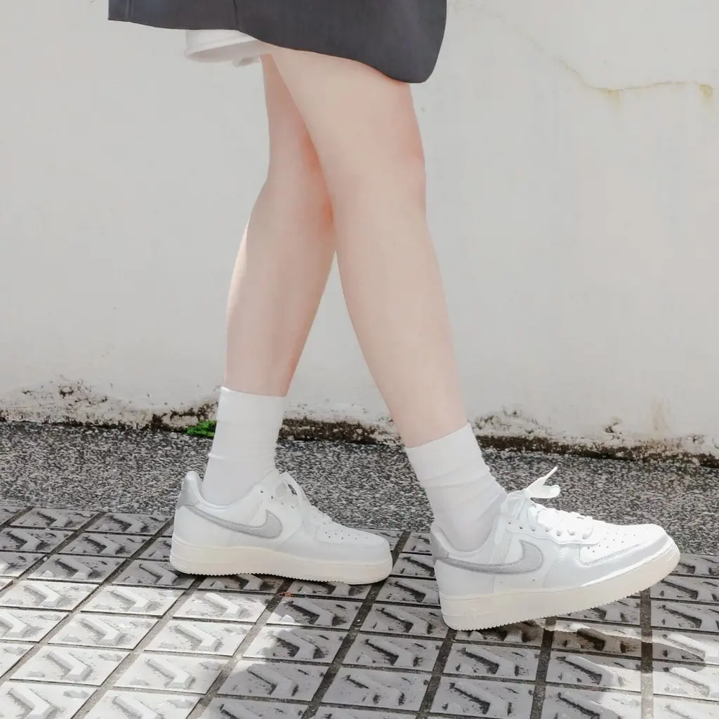 Giay Nike Air Force 1 Low 'Silver Swoosh' DQ7569-100