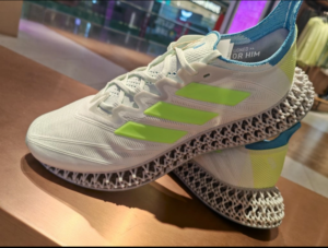 Giay Adidas 4DFWD 'White' IE5977