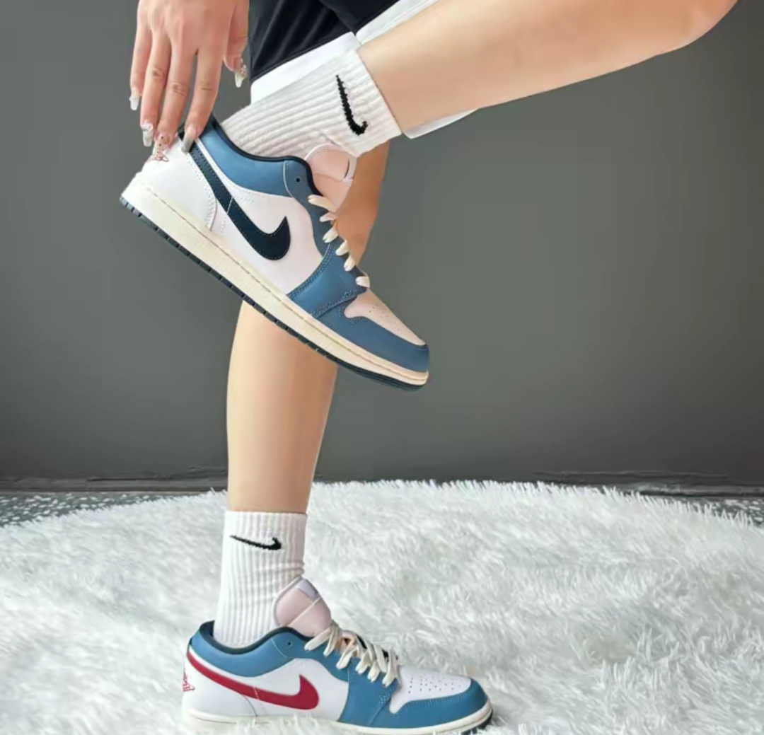 Giay Nike Air Jordan 1 Low 'Motion' HM3711-144
