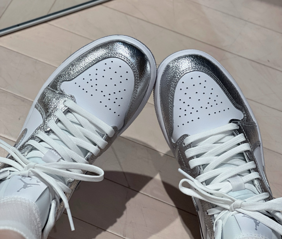 Giay Nike Air Jordan 1 Mid SE 'Metallic Silver' FN5031-100