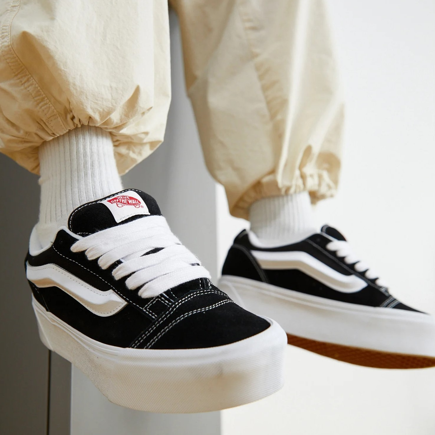 Giay Vans Knu Stack 'Black White' VN000CP66BT