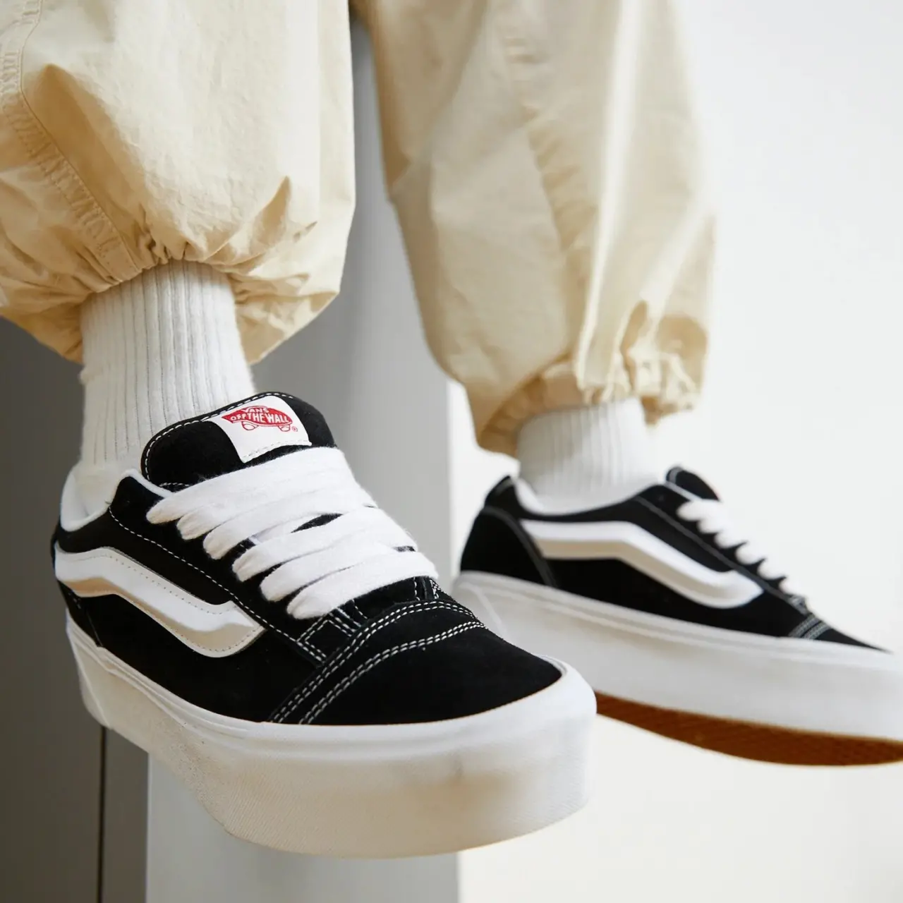 Giay Vans Knu Stack 'Black White' VN000CP66BT