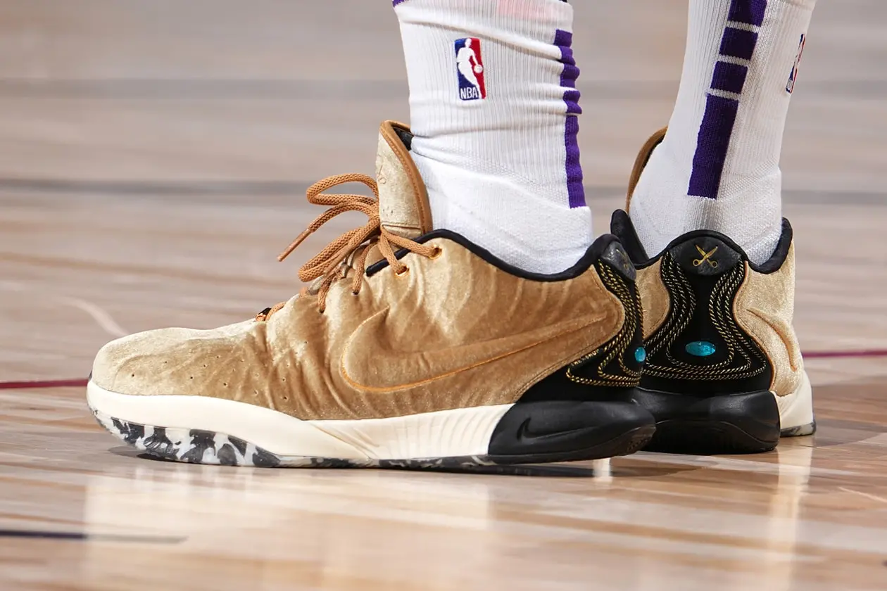 Giay Nike LeBron 21 x The Shop 'Nobility' FZ7883-700