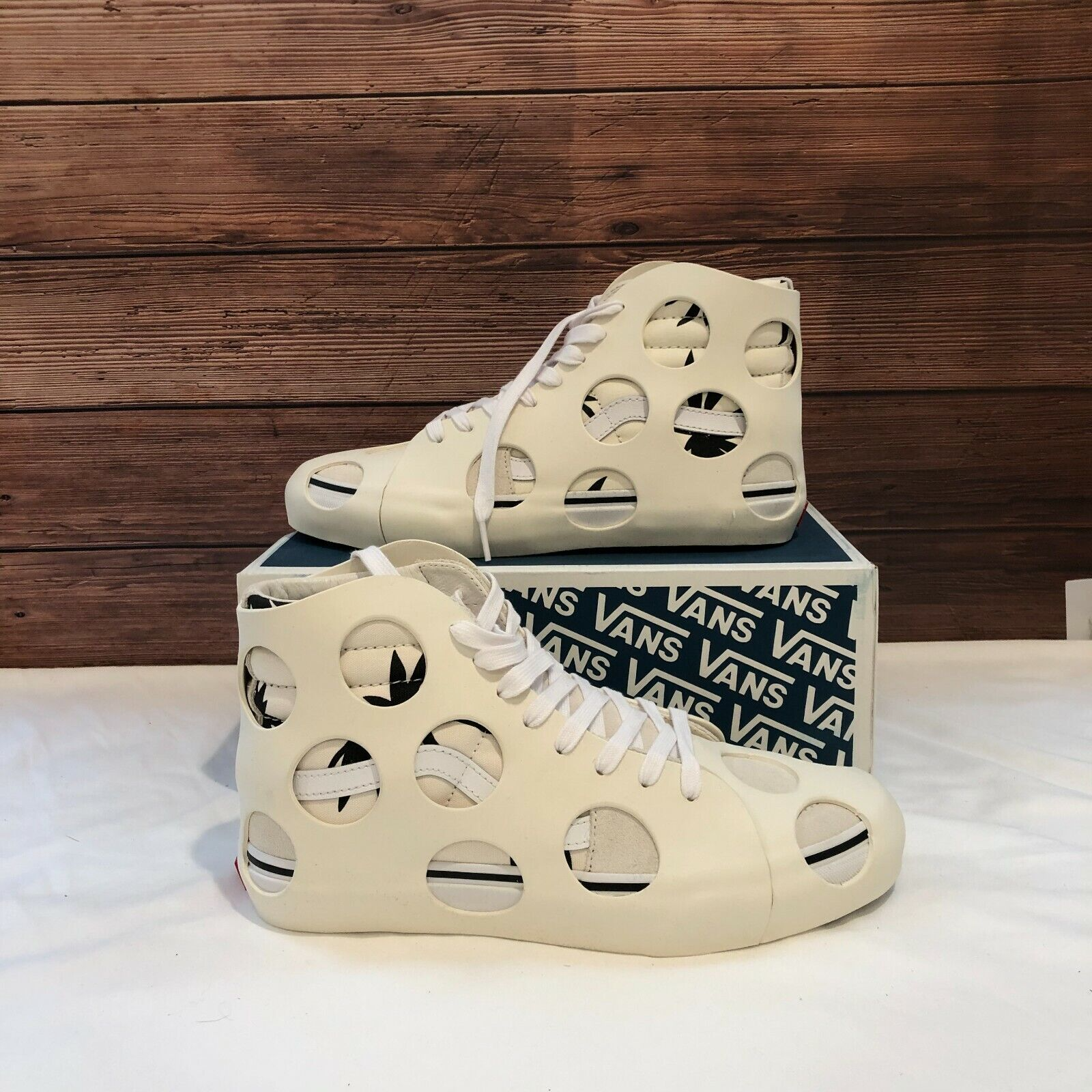 Giay Vans Sk8‑Hi Cage VLT LX 'Polka Dot' VN0A5FBW2UH