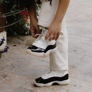 Giay Nike Air Jordan 11 Retro 'Neapolitan' AR0715-101