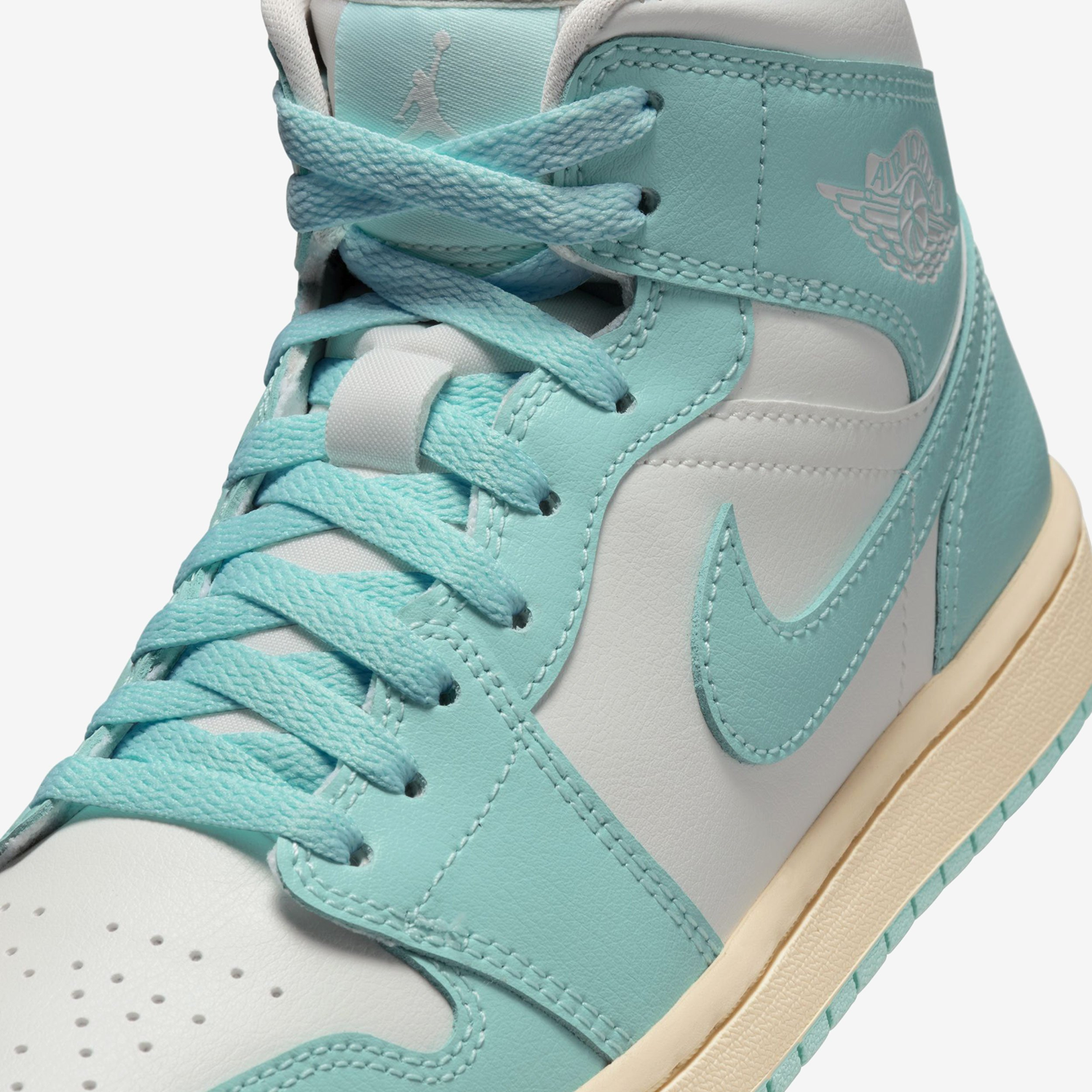 Giay Nike Air Jordan 1 Mid ‘Light Dew’ BQ6472-132