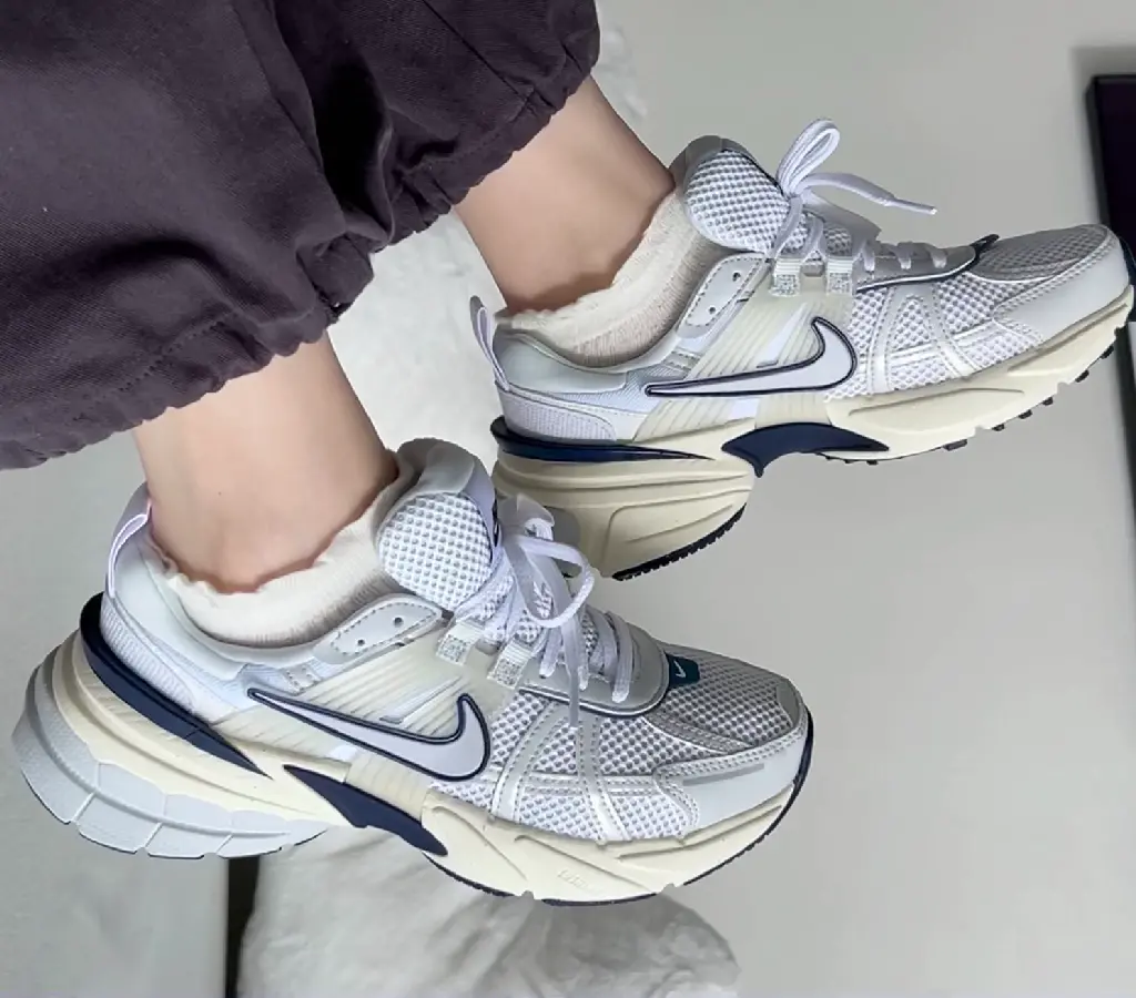 Giay Nike V2K Run 'White Midnight Navy' FD0736-102