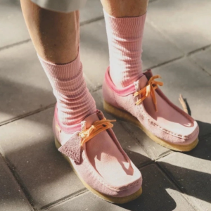 Giay Clarks Originals x LEVIS WALLABEE 'Pink' 26160322