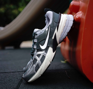 Giay Nike V2K Run 'Vintage Green' HJ4497-300