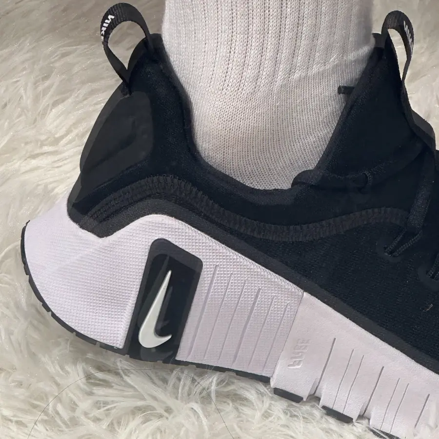 Giay Nike Free Metcon 6 'Black White' FJ7127-001