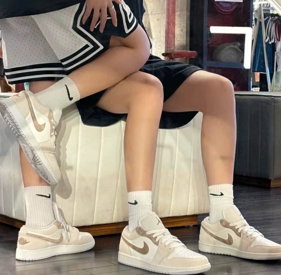 Giay Nike Air Jordan 1 Low 'Light Bone' HF1567-200