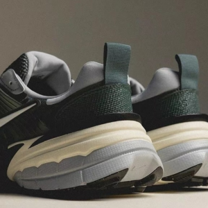 Giay Nike V2K Run 'Vintage Green' HJ4497-300