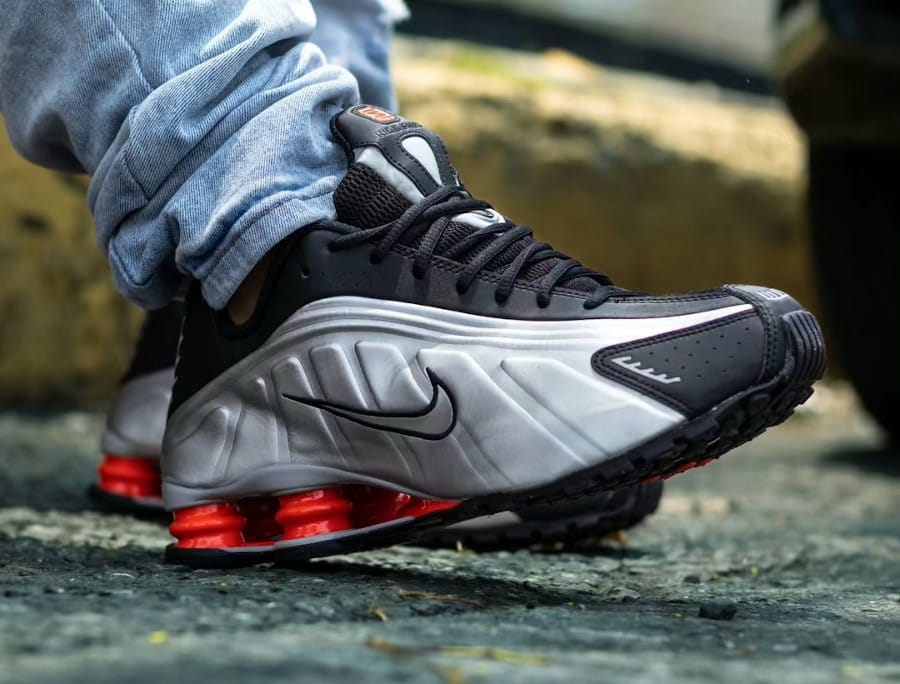 Giay Nike Shox R4 'Black Metallic Silver' BV1111-008