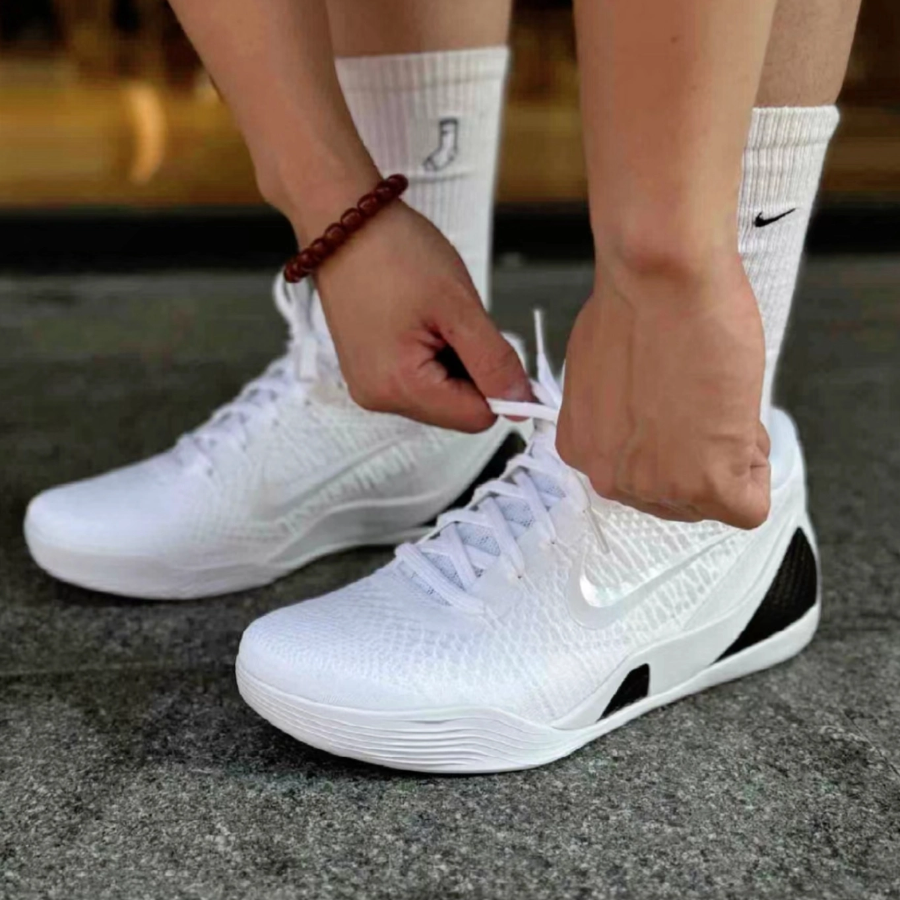 Alternative view of Giày Nike Kobe 9 EM GS 'Halo' FV3607-100