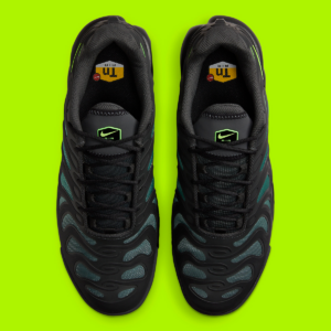 Giay Nike Air Max Plus Drift 'Black Volt' FD4290-006