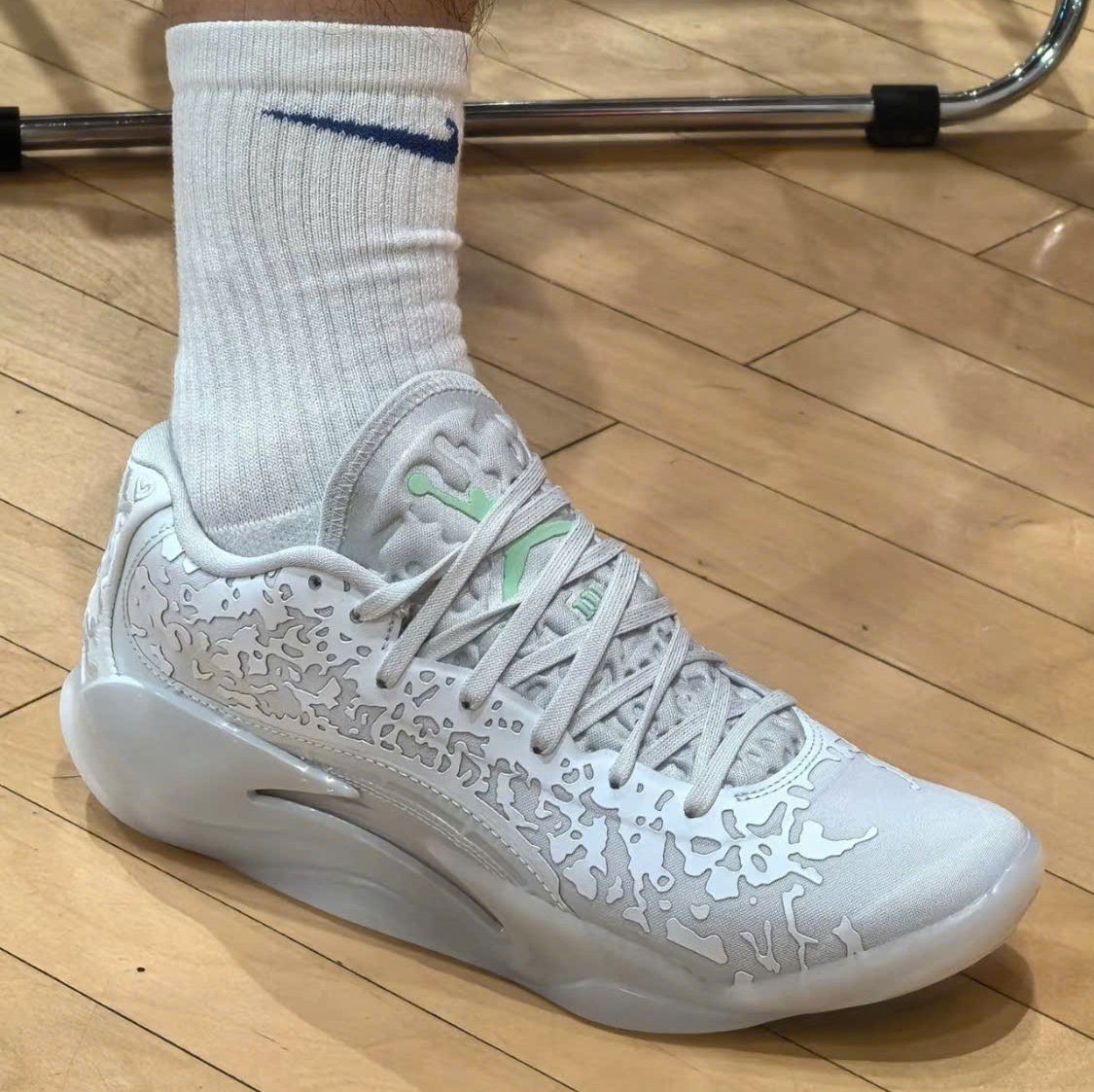 Alternative view of Giày Nike Air Jordan Zion 3 'Half Moon' DR0675-400