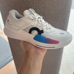 Giay On Running Roger Pro 2 White 3WE10332840