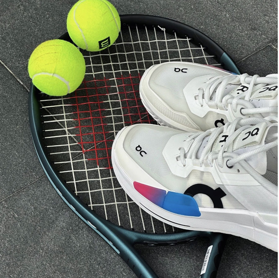 Giay On Running Roger Pro 2 White 3WE10332840