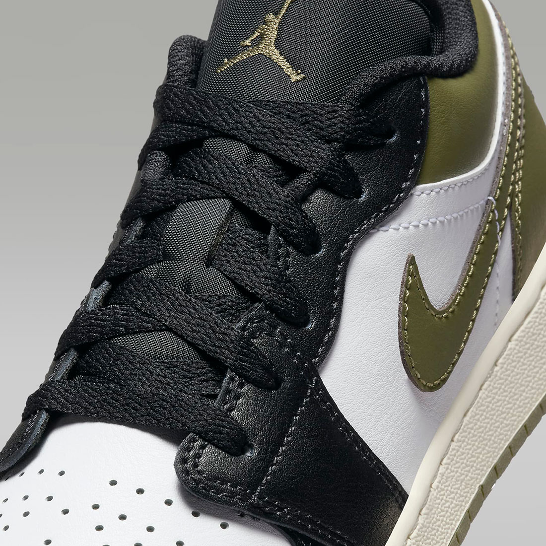 Giay Nike Air Jordan 1 Low GS 'Black Medium Olive' 553560-092