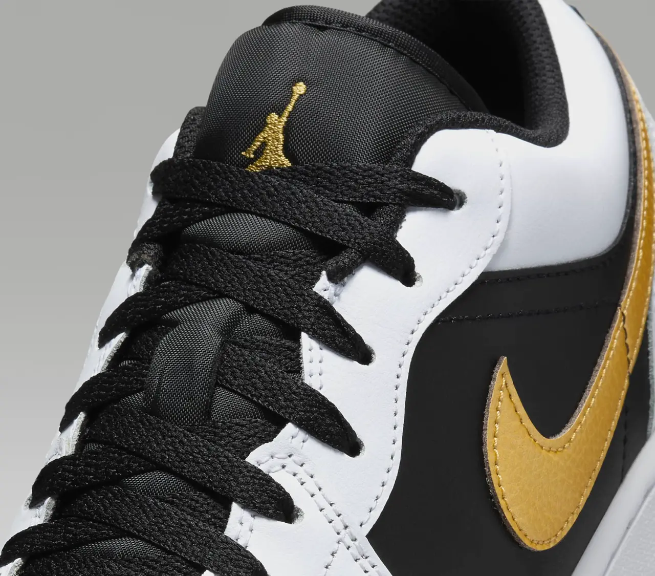 Giay Nike Air Jordan 1 Low 'Gold Swoosh' 553558-172
