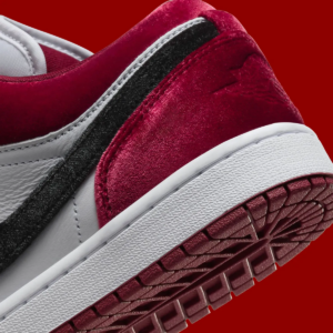 Giay Nike Air Jordan 1 Low SE 'Velvet Black Toe' FZ3242-001